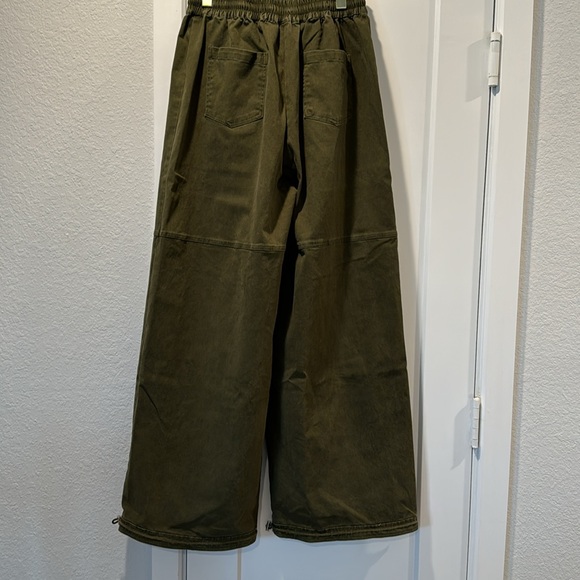 CALM DAY FLEX JOGGER IN OLIVE - Picture 6 of 6